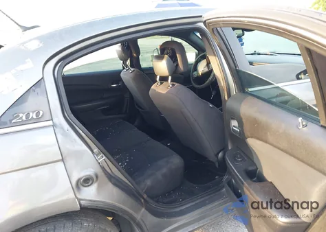 2012 Chrysler 200 Lx z USA, uszkodzony, nr VIN 1C3CCBAB9CN191817